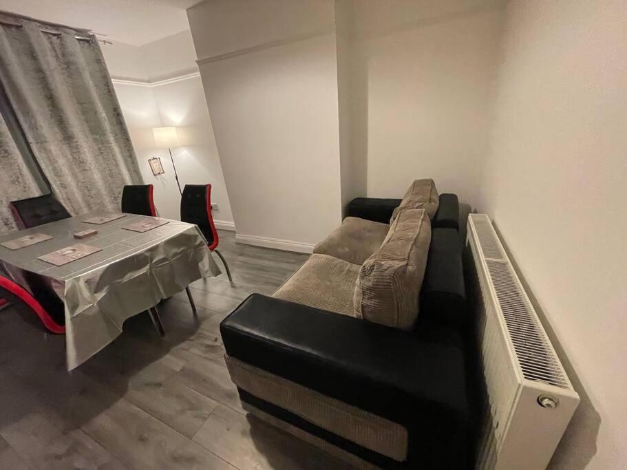 Large Beautiful 3 Bed House In City Of Бирмингем Экстерьер фото