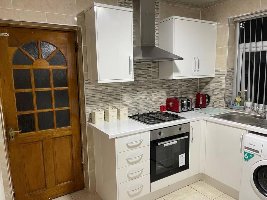 Large Beautiful 3 Bed House In City Of Бирмингем Экстерьер фото